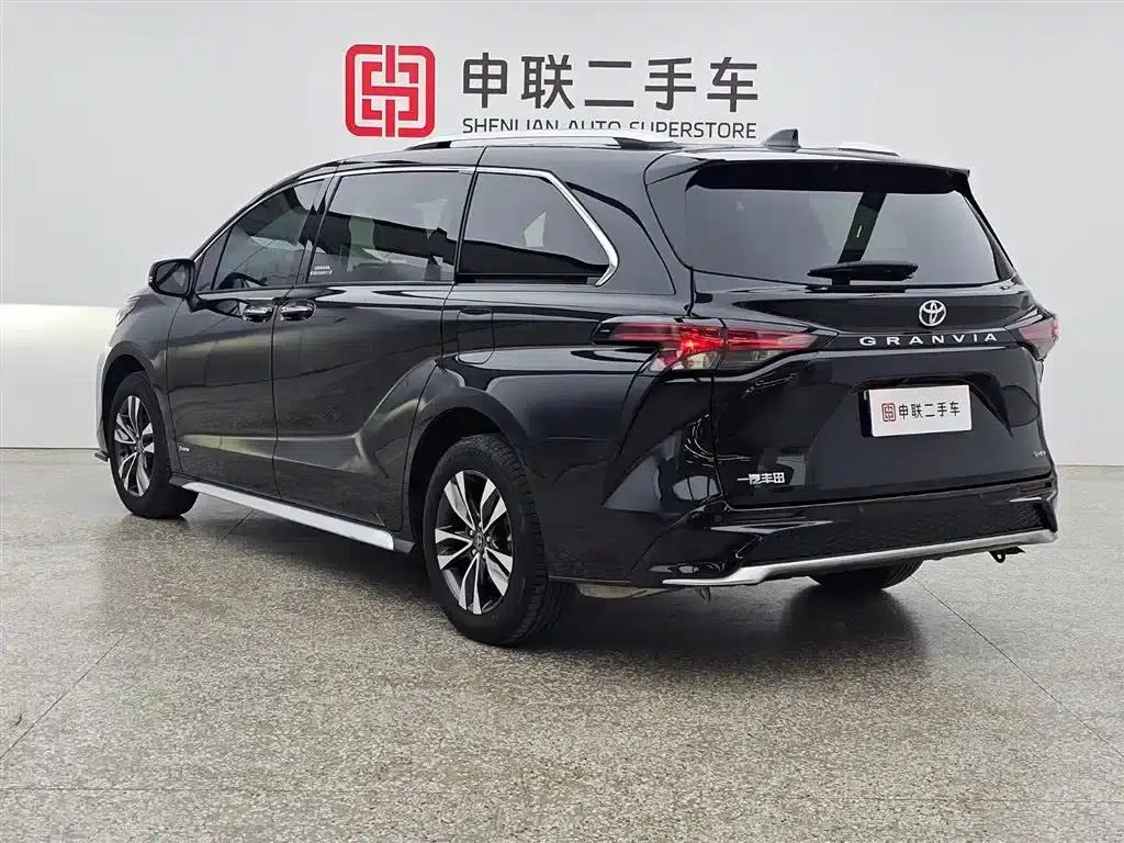 2024 Grevia 2.5L Hybrid Luxury Edition — миниатюра 3