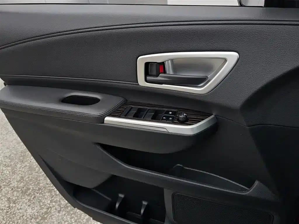 2024 Grevia 2.5L Hybrid Luxury Edition — миниатюра 8