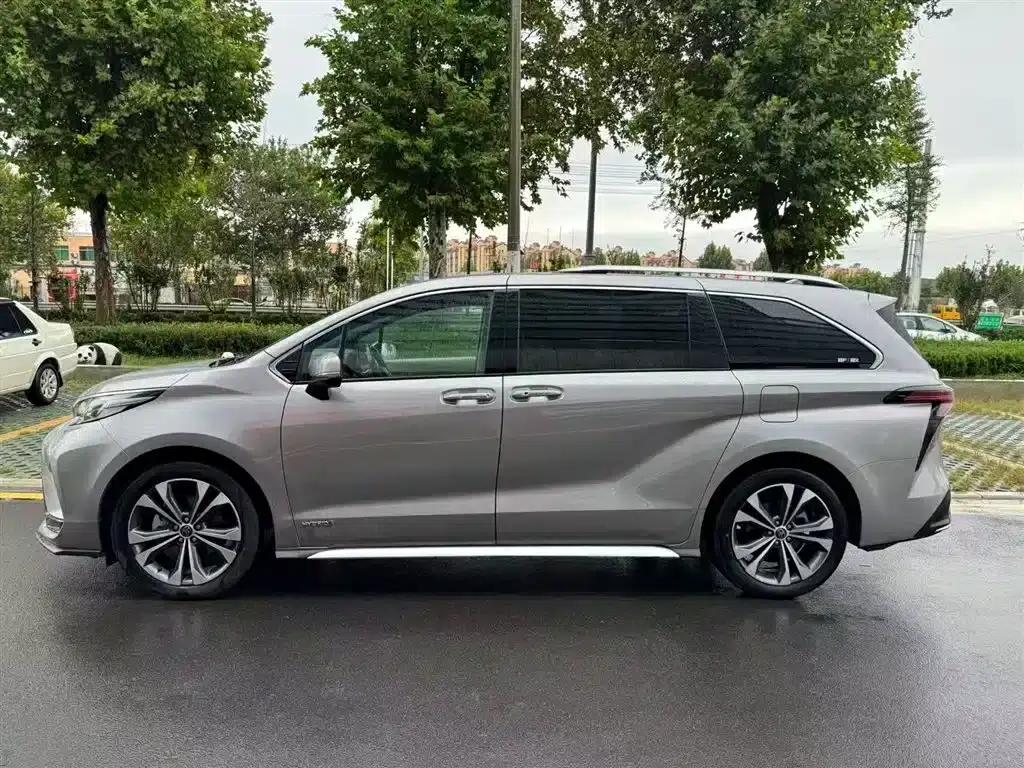 2023 Grevia 2.5L Hybrid Premium Plus Edition — миниатюра 6