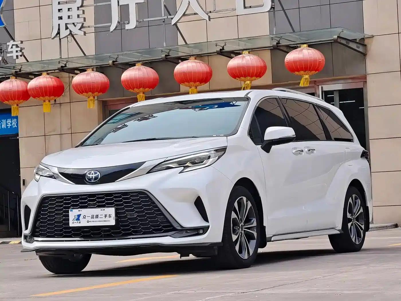 2023 Grevia 2.5L Hybrid Premium Plus Edition — миниатюра 1