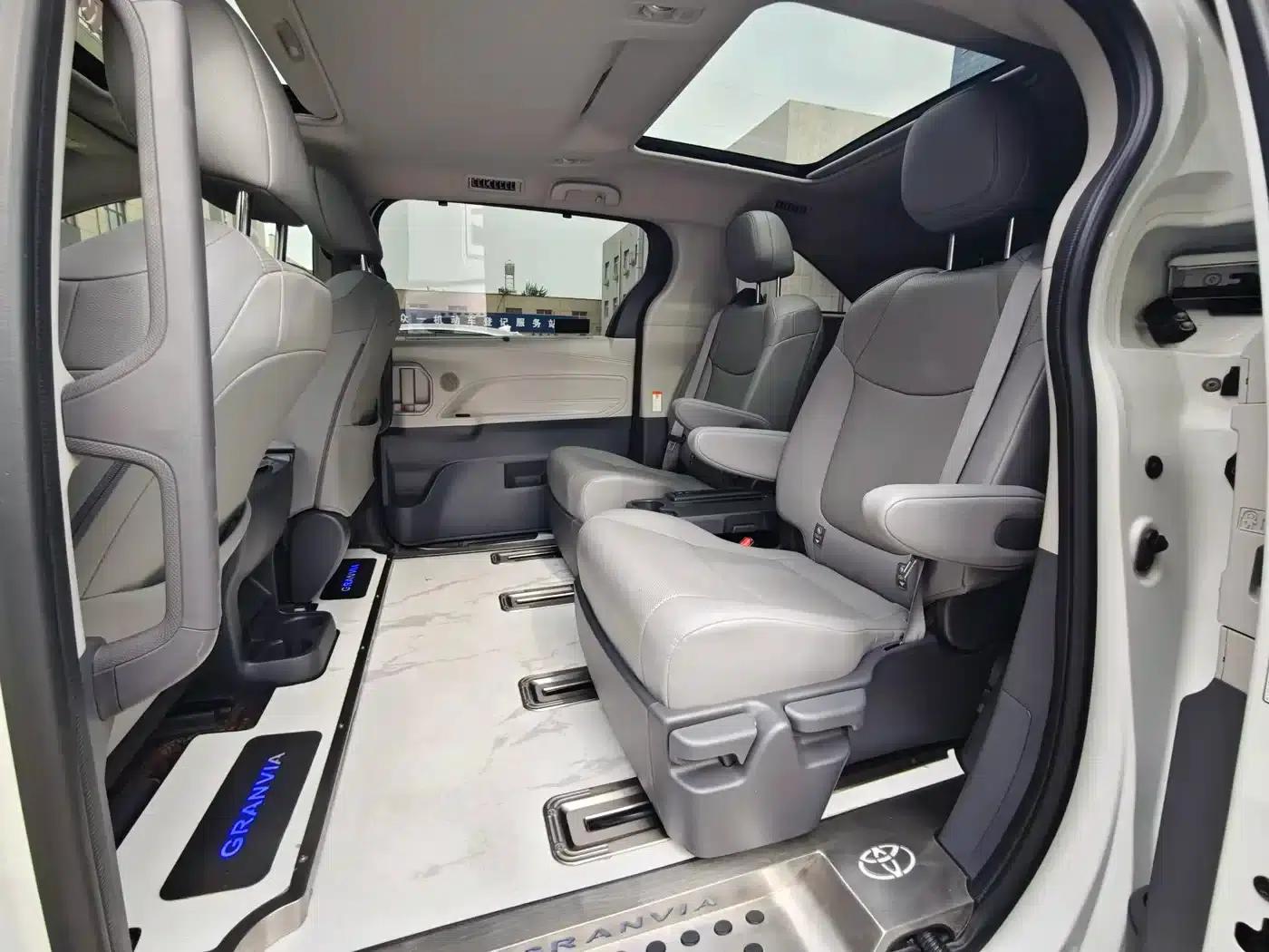 2023 Grevia 2.5L Hybrid Premium Plus Edition — миниатюра 11