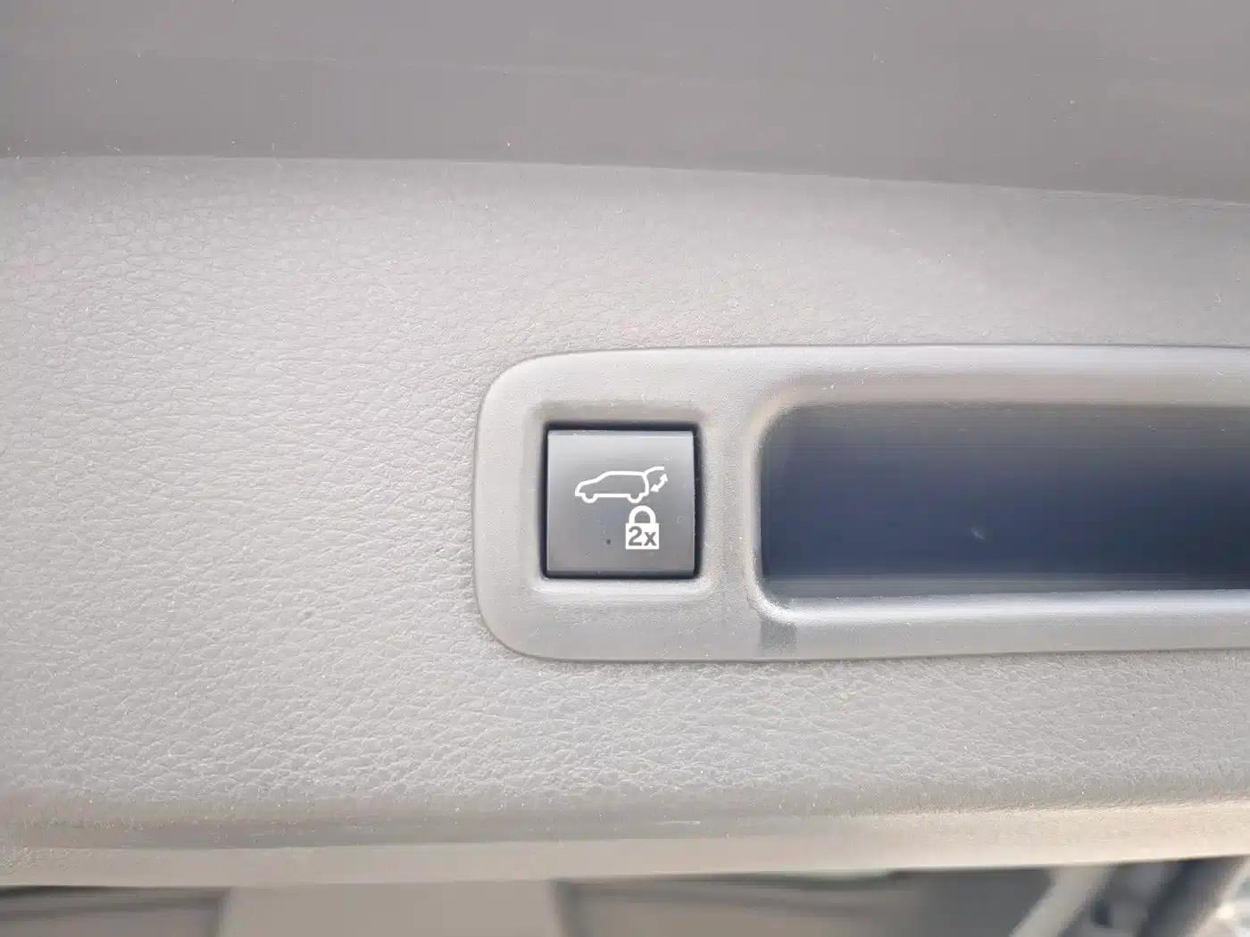 2023 Grevia 2.5L Hybrid Premium Plus Edition — миниатюра 18