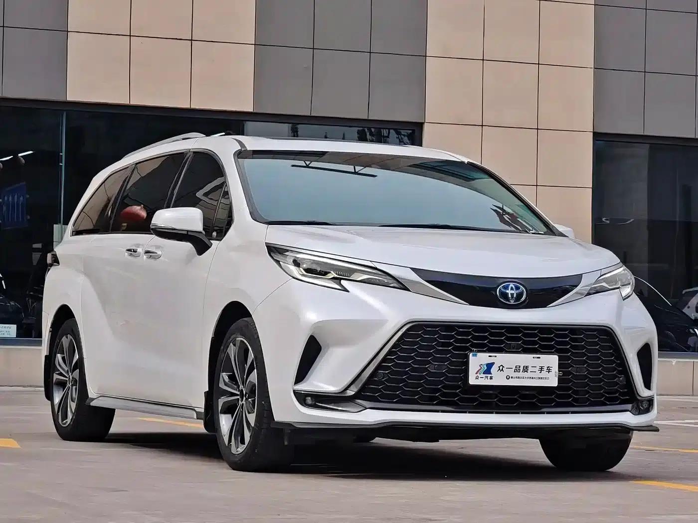 2023 Grevia 2.5L Hybrid Premium Plus Edition — миниатюра 3