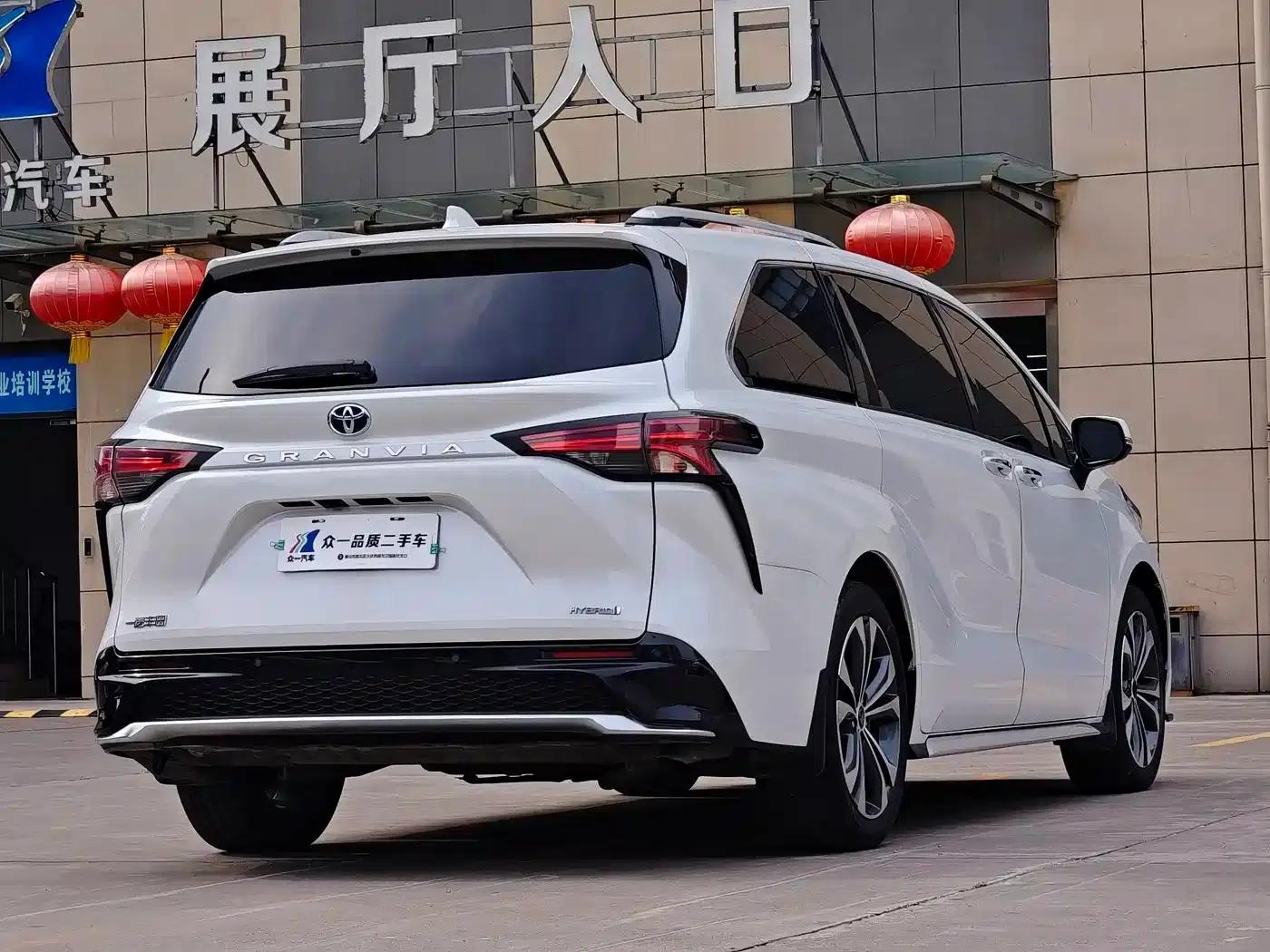 2023 Grevia 2.5L Hybrid Premium Plus Edition — миниатюра 6