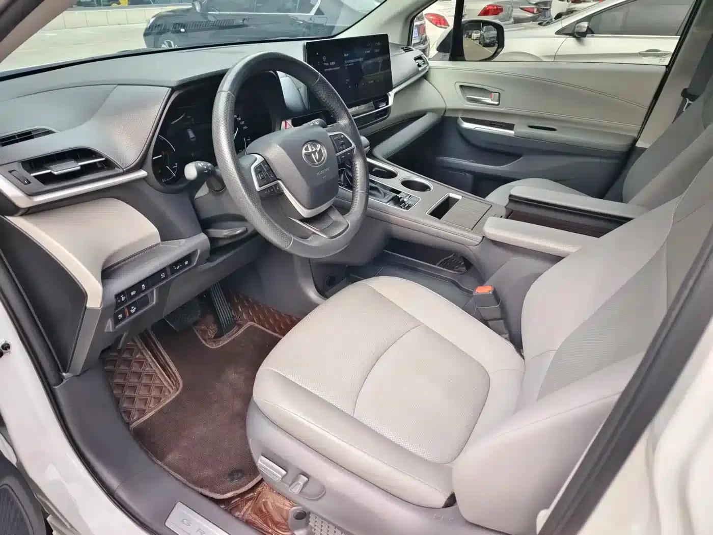 2023 Grevia 2.5L Hybrid Premium Plus Edition — миниатюра 9