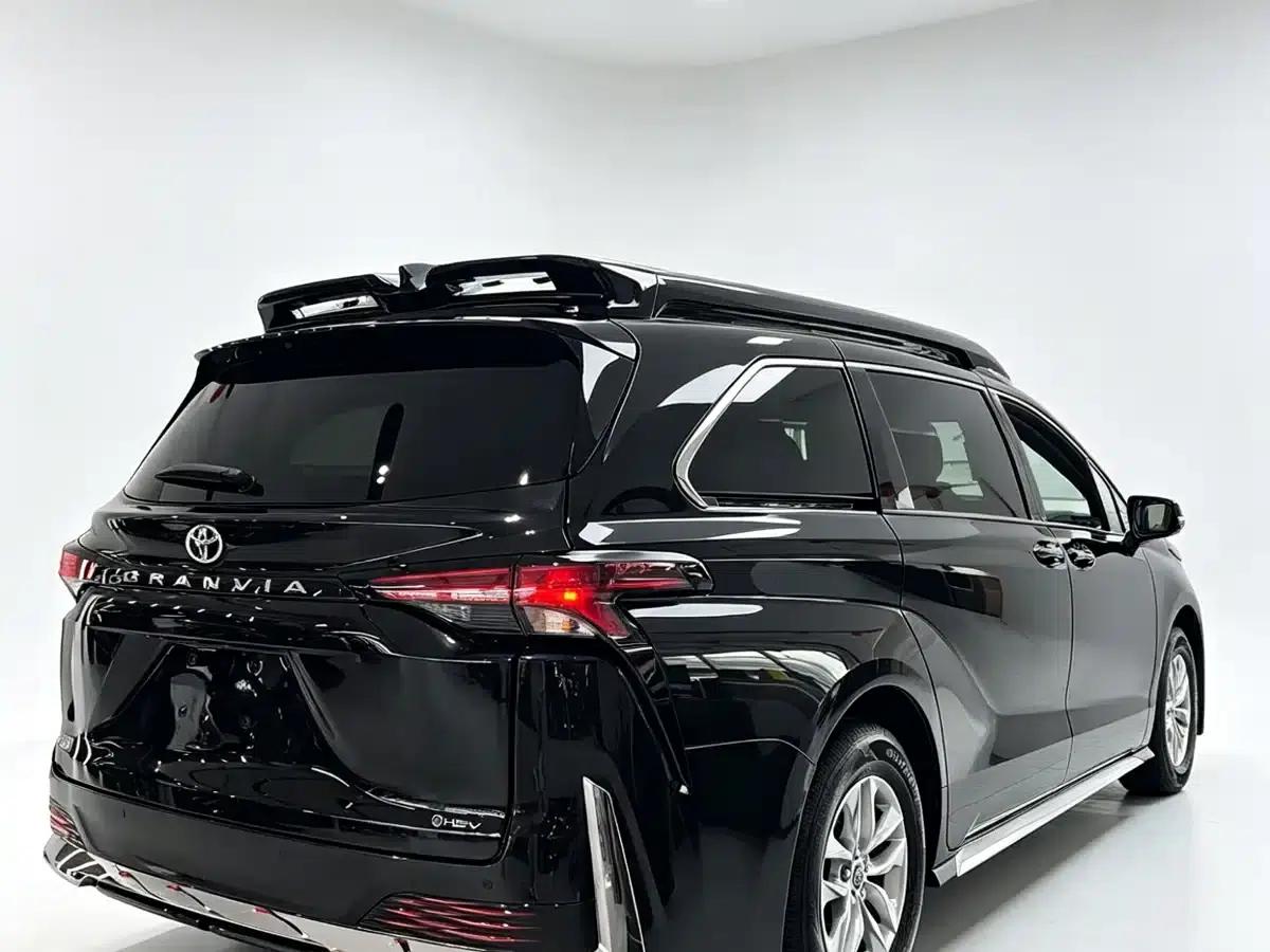 2026 Grevia 2.5L Hybrid Luxury Edition — миниатюра 4