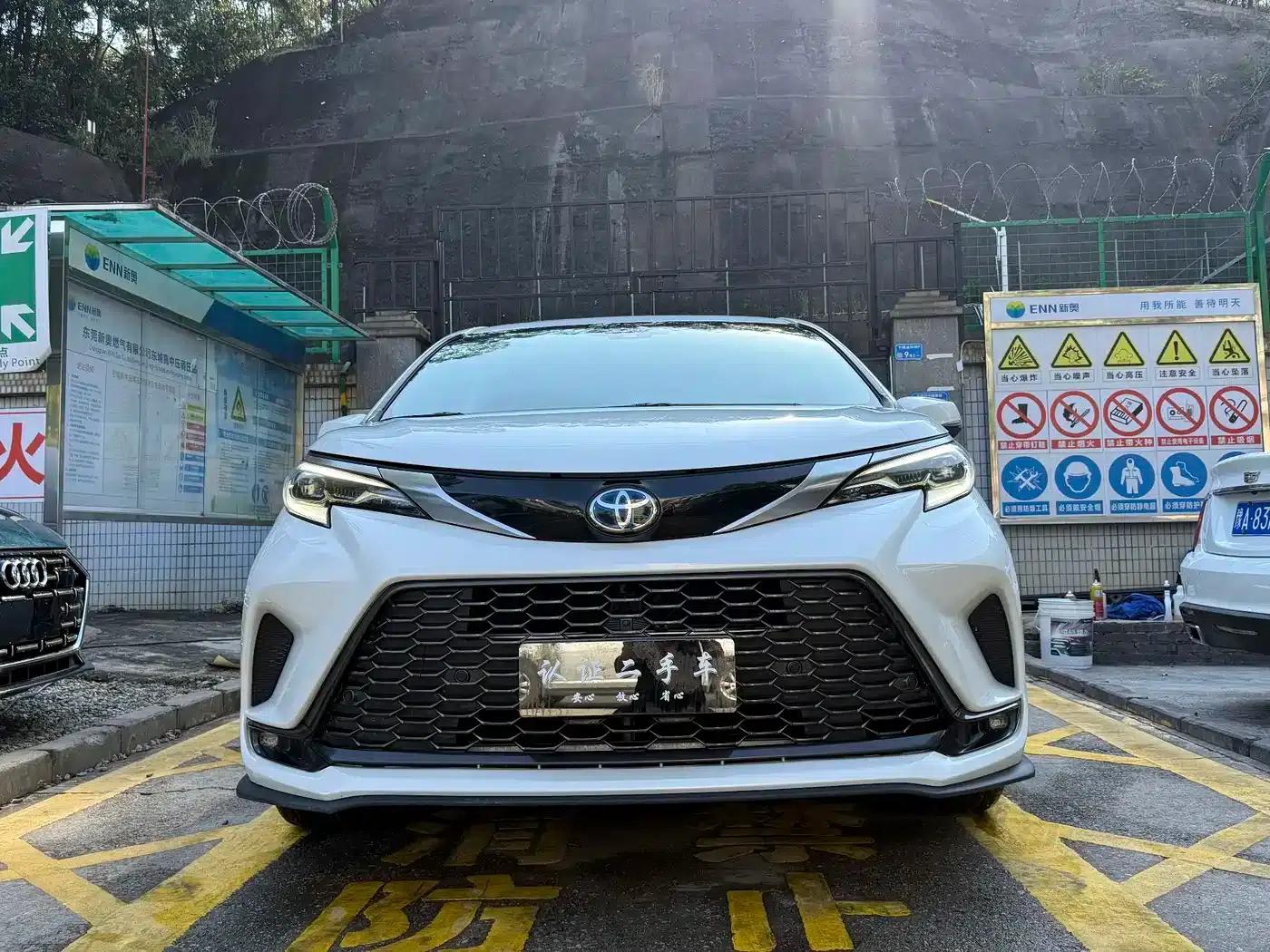 2024 Grevia 2.5L Hybrid Premium Plus Edition — миниатюра 2