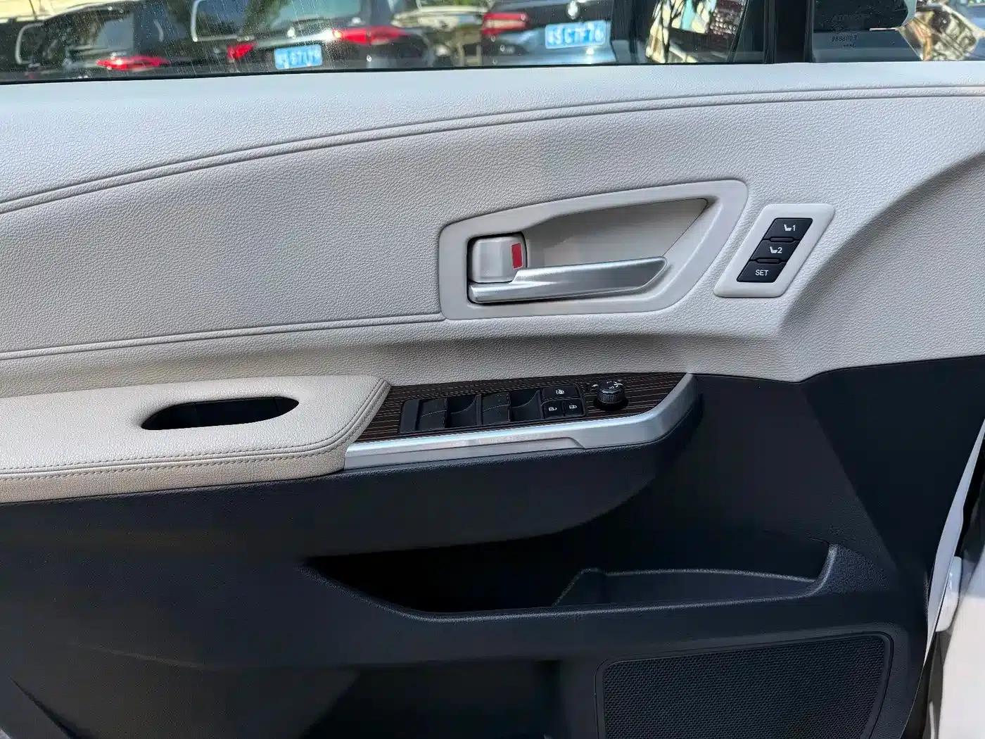 2024 Grevia 2.5L Hybrid Premium Plus Edition — миниатюра 14
