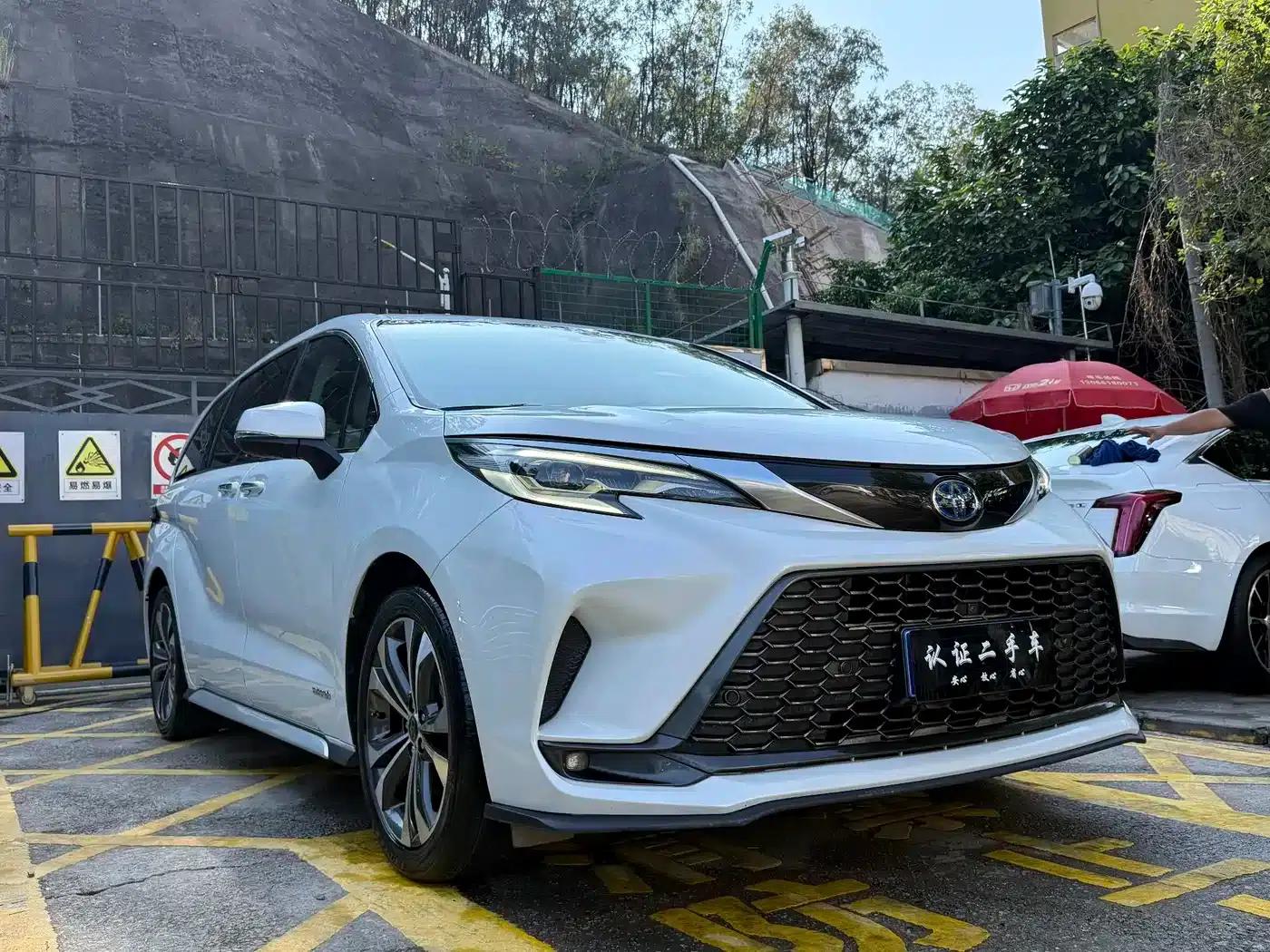 2024 Grevia 2.5L Hybrid Premium Plus Edition — миниатюра 3