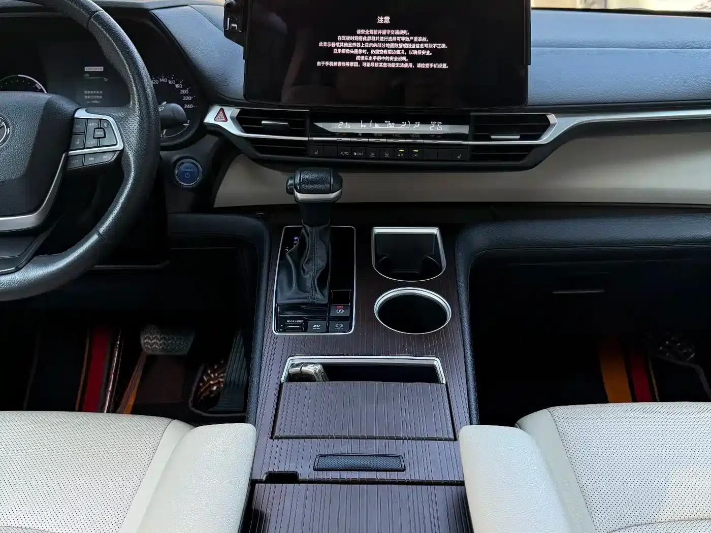 2024 Grevia 2.5L Hybrid Premium Plus Edition — миниатюра 8