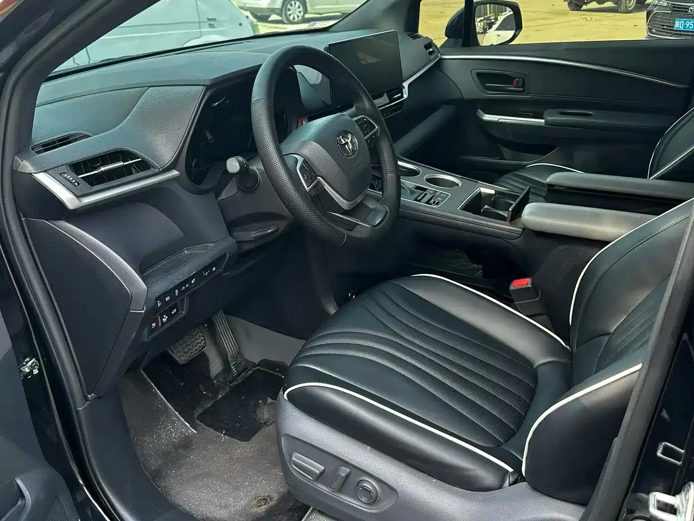 2024 Grevia 2.5L Hybrid Luxury Edition — миниатюра 7