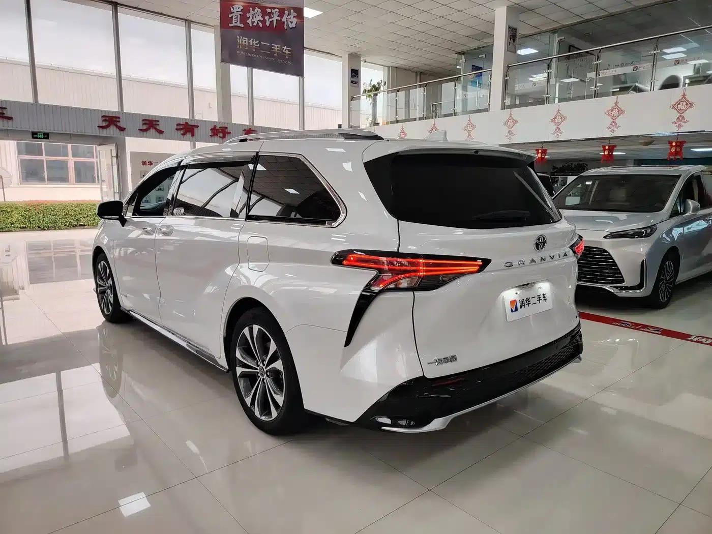 2022 Grevia 2.5L Hybrid Flagship Edition — миниатюра 15