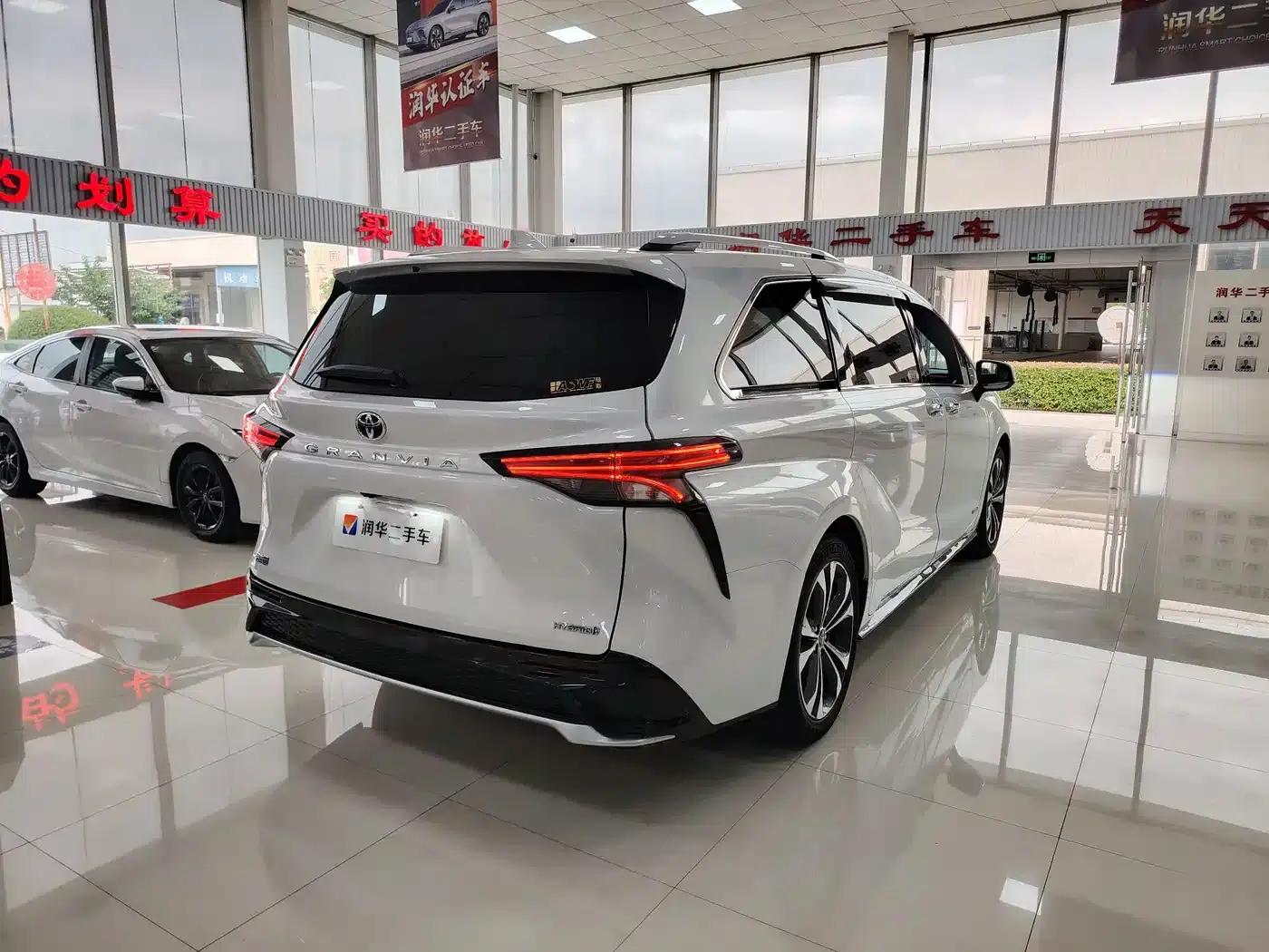 2022 Grevia 2.5L Hybrid Flagship Edition — миниатюра 16