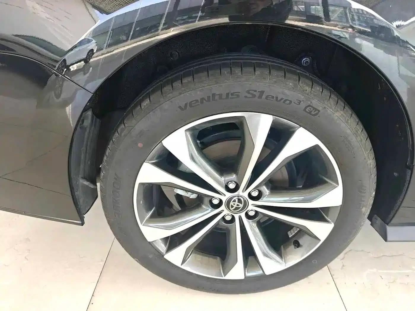 2024 Grevia 2.5L Hybrid Premium Plus Edition — миниатюра 15