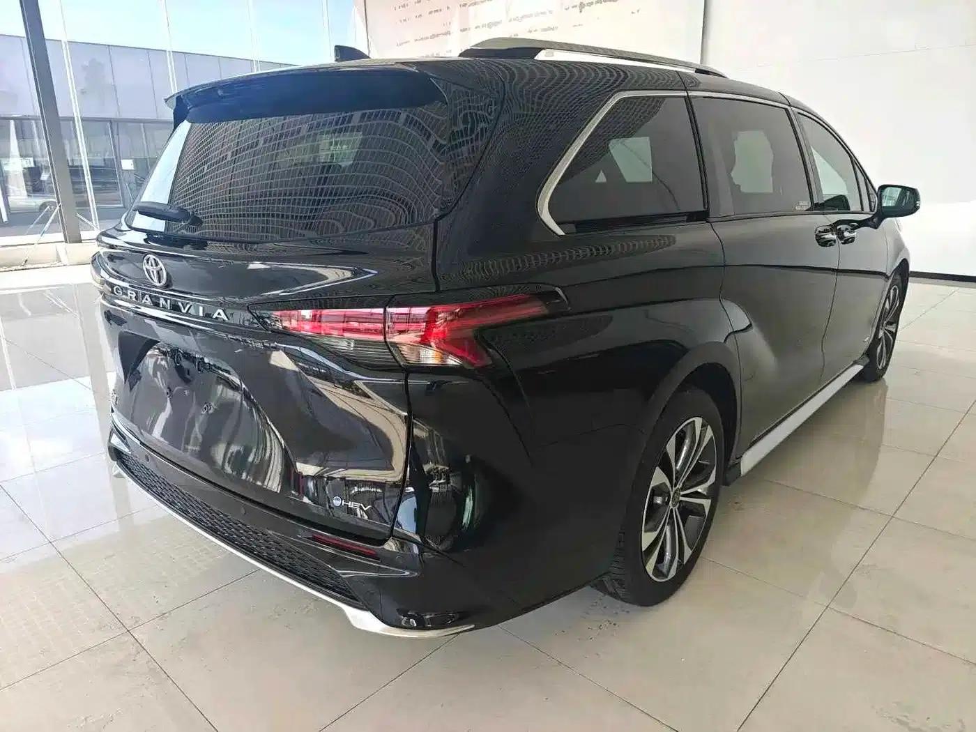 2024 Grevia 2.5L Hybrid Premium Plus Edition — миниатюра 4