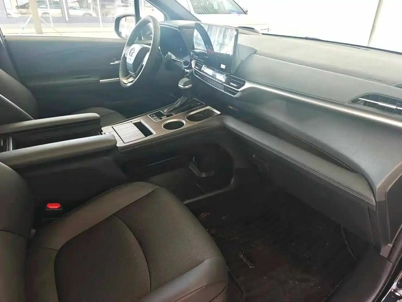 2024 Grevia 2.5L Hybrid Premium Plus Edition — миниатюра 8