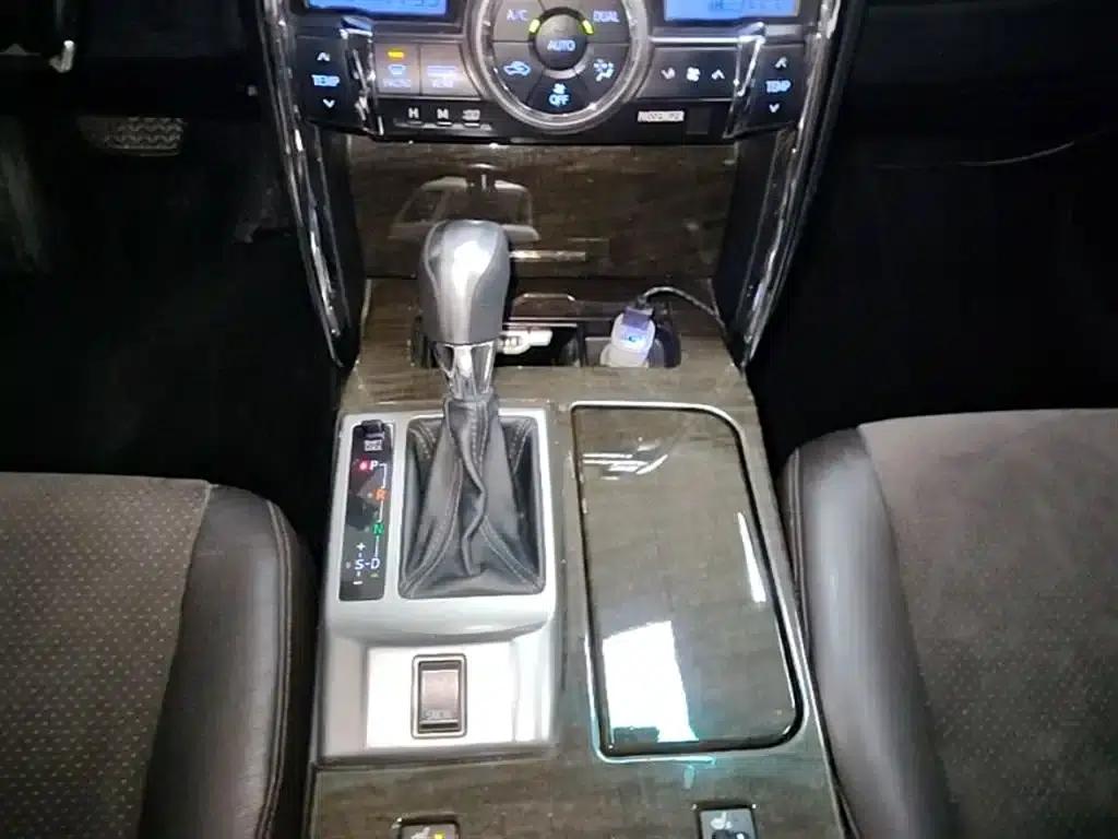 Reiz 2013 2.5V Premium Edition — миниатюра 14