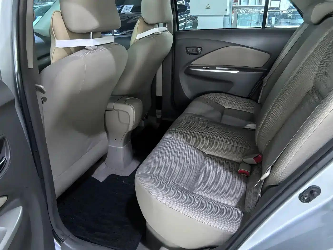 Vios 2010 1.3L GL-i Standard MT — миниатюра 5