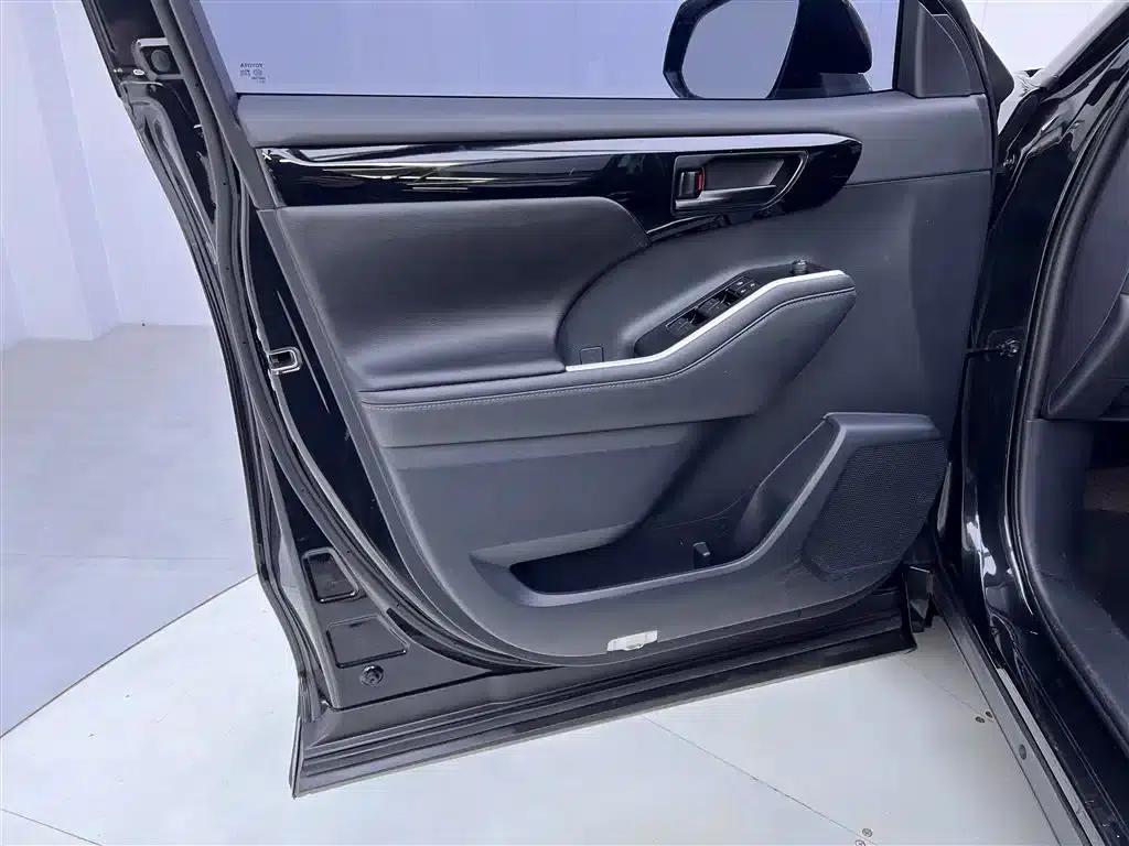 Crown Land Cruiser 2023 2.5L HEV 4WD Elite Edition — миниатюра 17