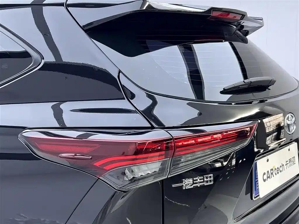 Crown Land Cruiser 2023 2.5L HEV 4WD Elite Edition — миниатюра 10