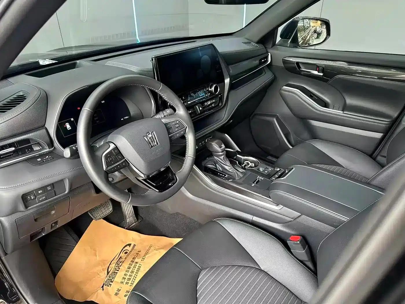 Crown Land Cruiser 2024 2.5L HEV 4WD Premium Edition — миниатюра 11