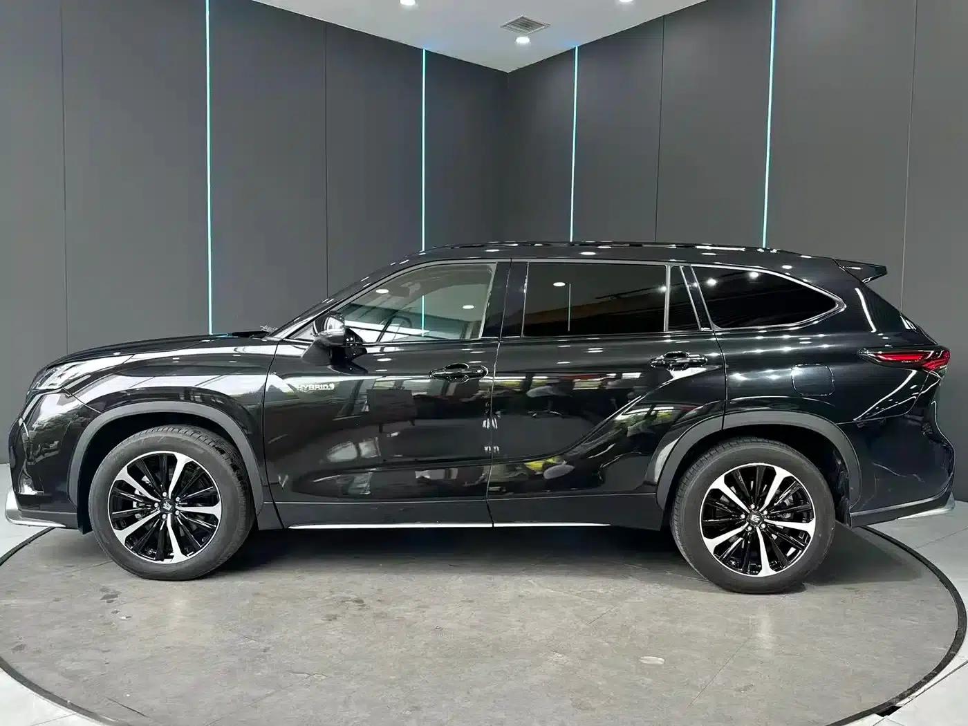 Crown Land Cruiser 2024 2.5L HEV 4WD Premium Edition — миниатюра 4