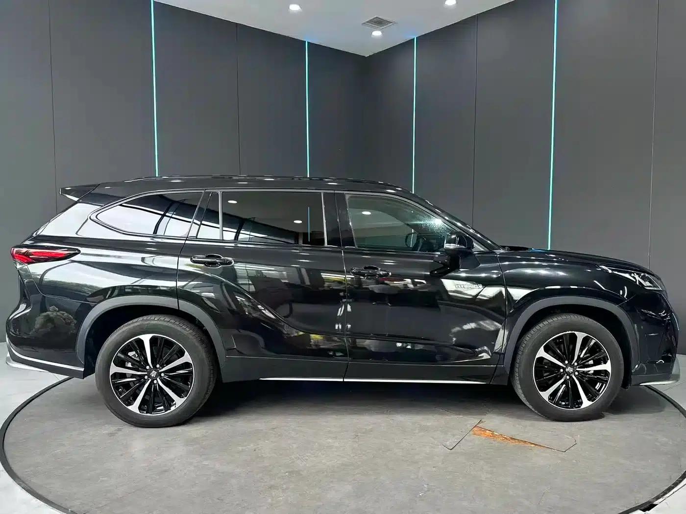 Crown Land Cruiser 2024 2.5L HEV 4WD Premium Edition — миниатюра 5