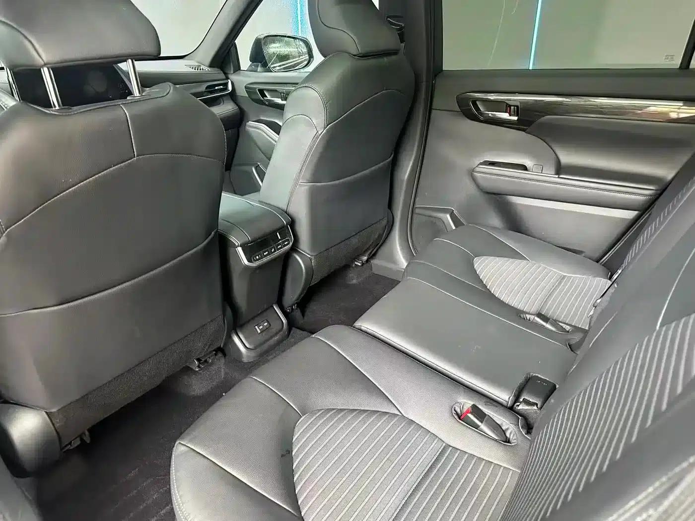 Crown Land Cruiser 2024 2.5L HEV 4WD Premium Edition — миниатюра 10