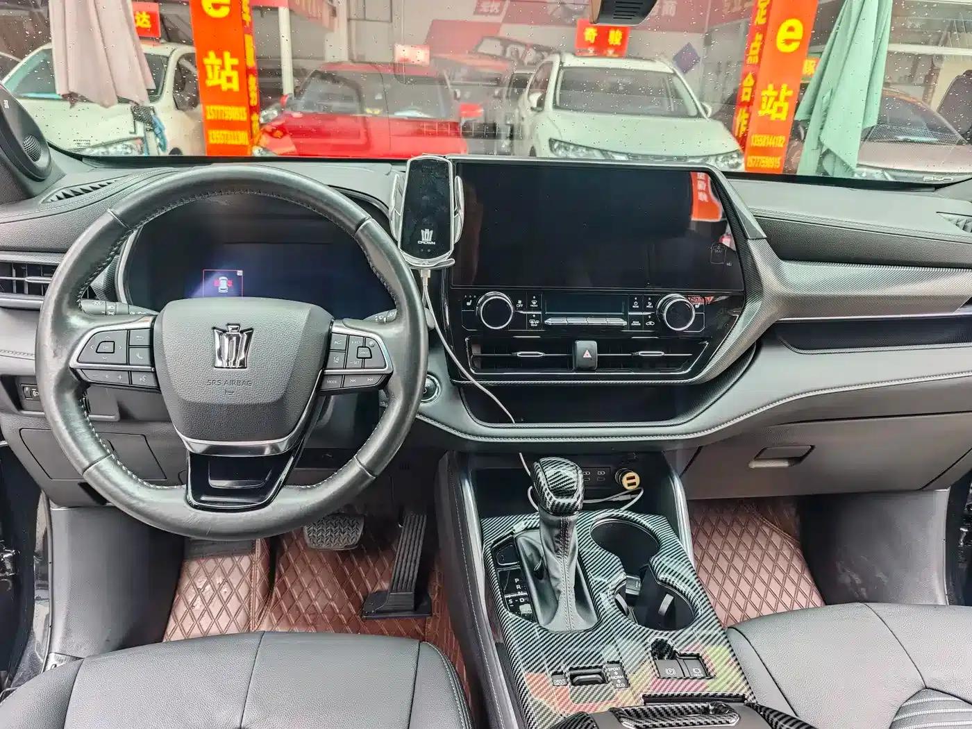 Crown Land Cruiser 2023 2.5L HEV 4WD Premium Edition — миниатюра 13