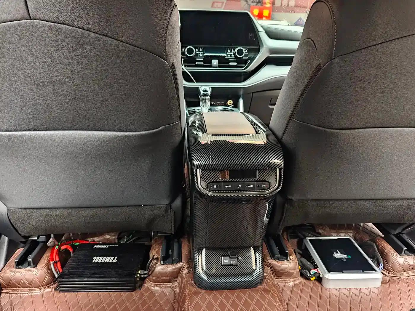 Crown Land Cruiser 2023 2.5L HEV 4WD Premium Edition — миниатюра 14