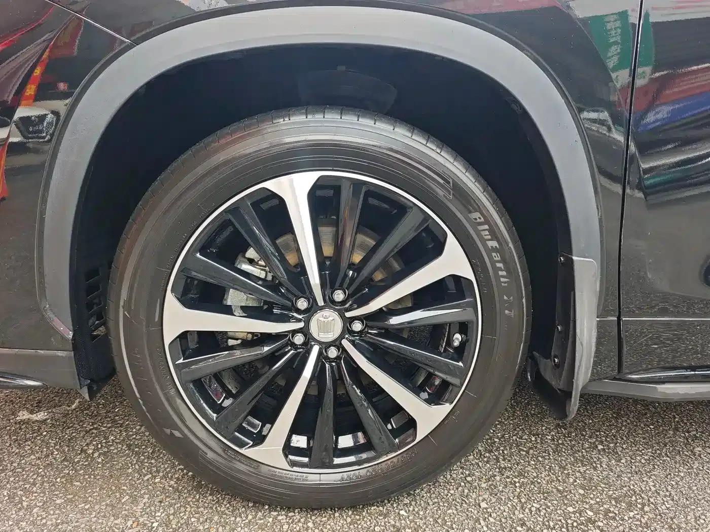 Crown Land Cruiser 2023 2.5L HEV 4WD Premium Edition — миниатюра 24