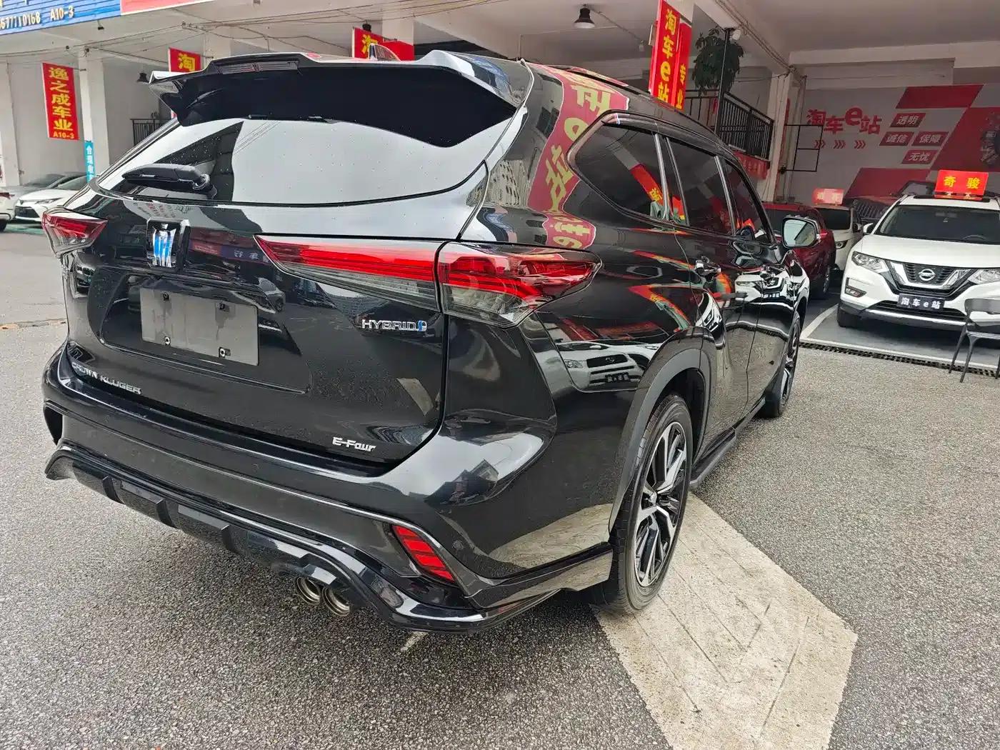 Crown Land Cruiser 2023 2.5L HEV 4WD Premium Edition — миниатюра 6