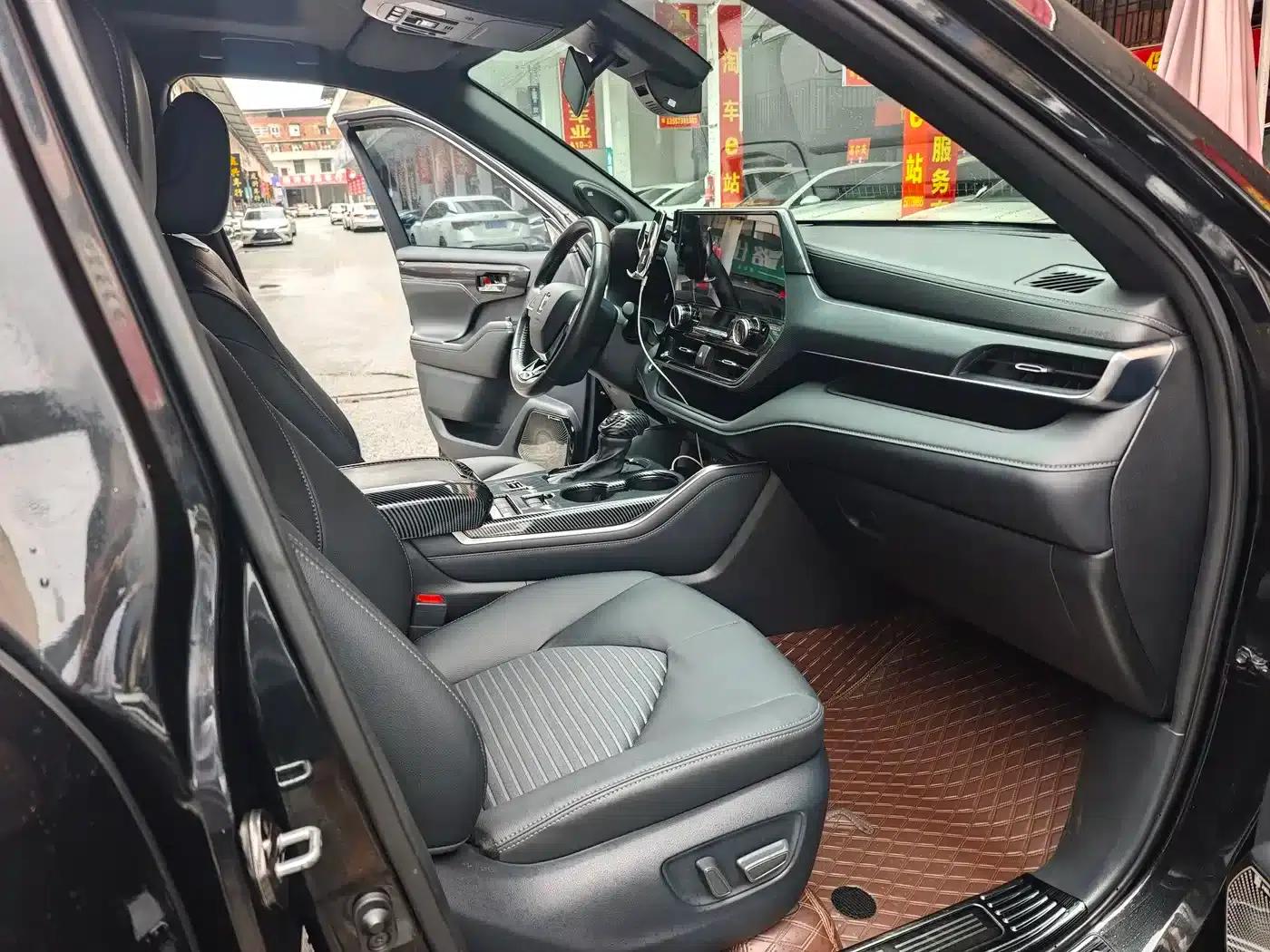 Crown Land Cruiser 2023 2.5L HEV 4WD Premium Edition — миниатюра 10