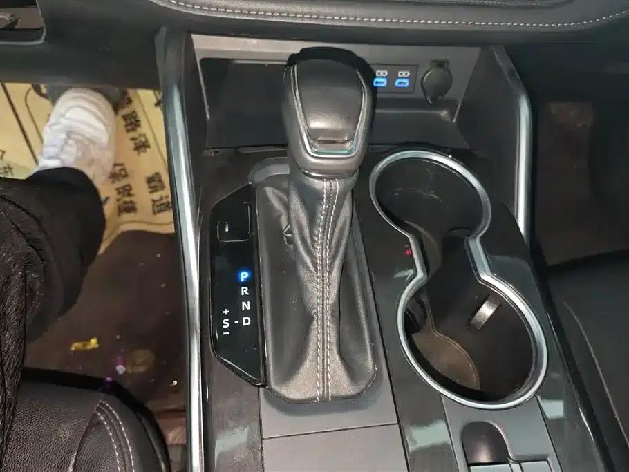 Crown Land Cruiser 2022 2.5L HEV 4WD Premium Edition — миниатюра 16