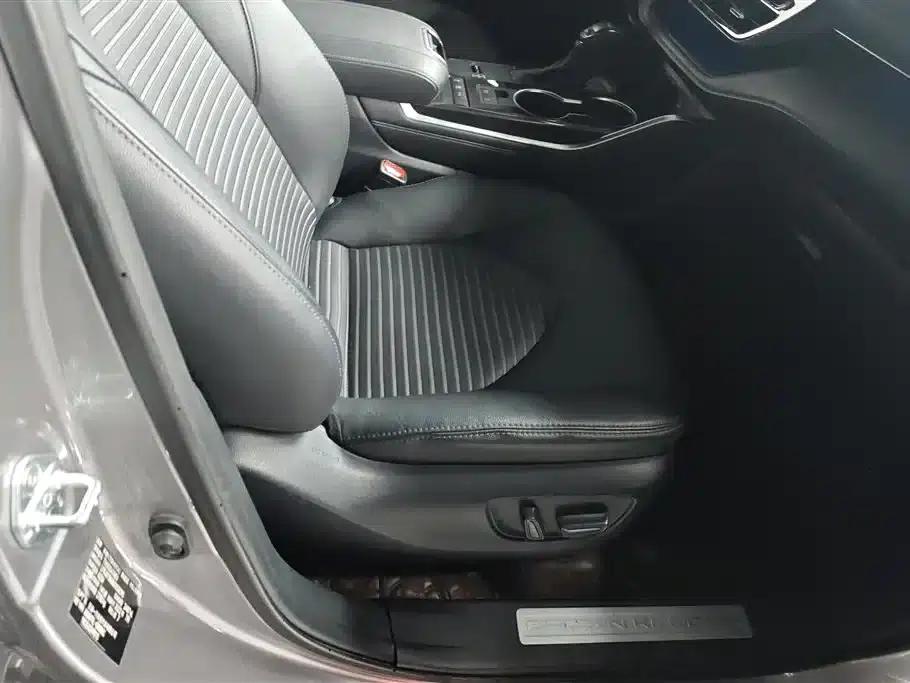 Crown Land Cruiser 2022 2.5L HEV 4WD Premium Edition — миниатюра 8