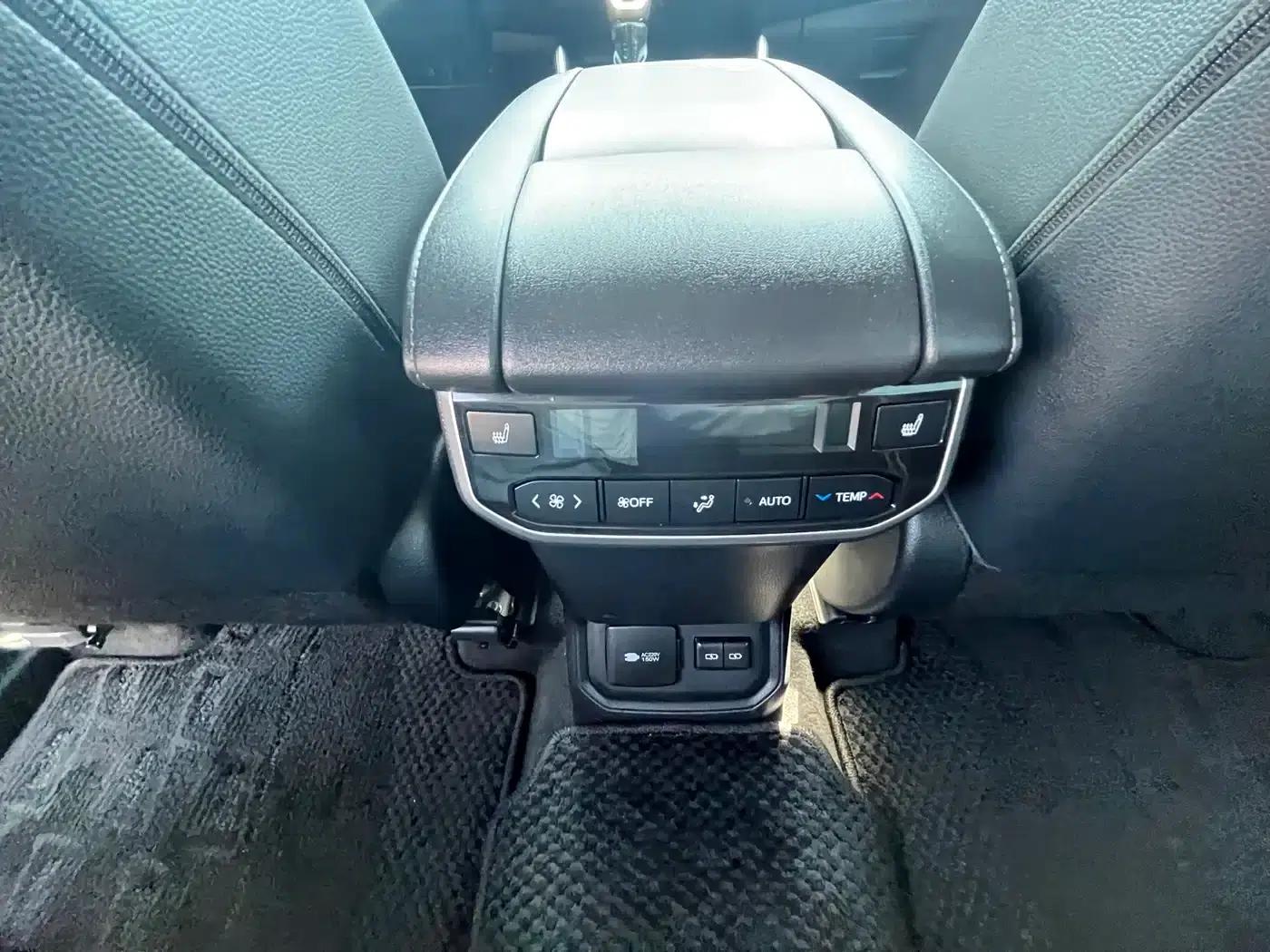 Crown Land Cruiser 2022 2.0T 4WD Supreme Edition — миниатюра 18