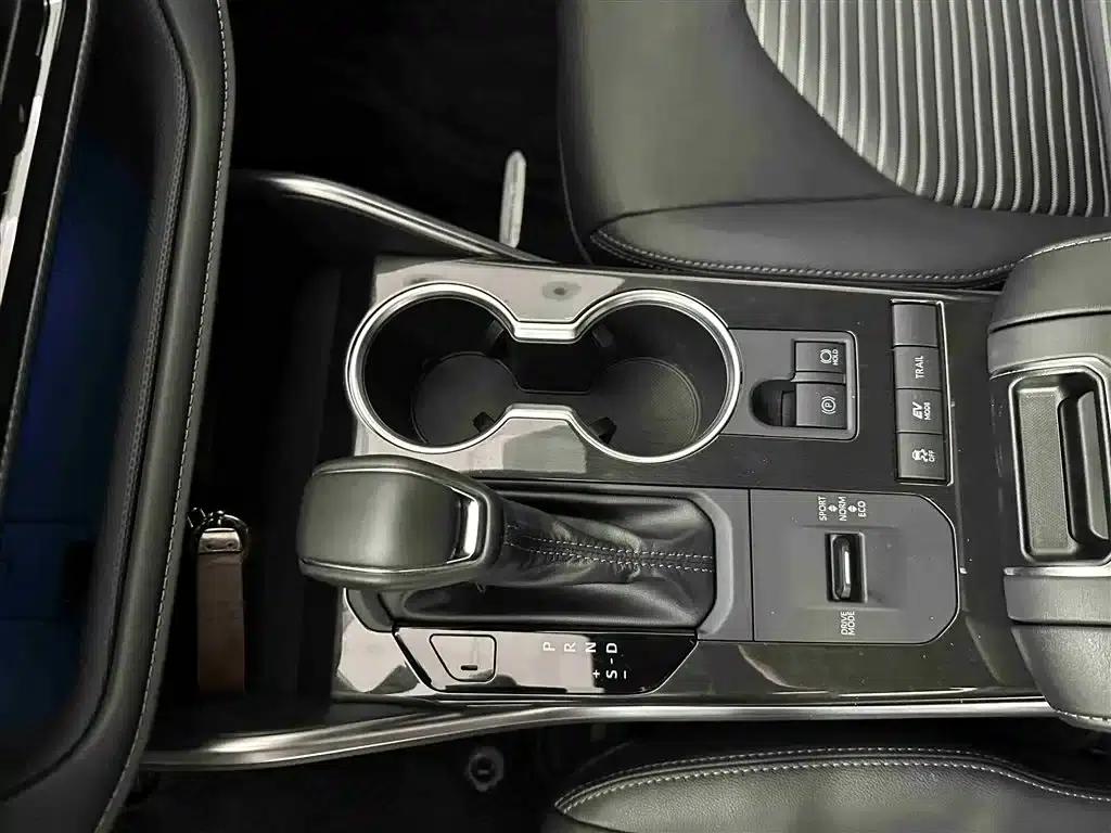 Crown Land Cruiser 2023 2.5L HEV 4WD Premium Edition — миниатюра 5