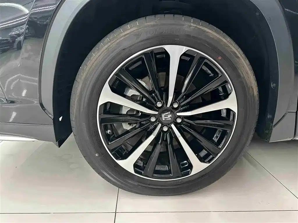 Crown Land Cruiser 2023 2.5L HEV 4WD Premium Edition — миниатюра 7