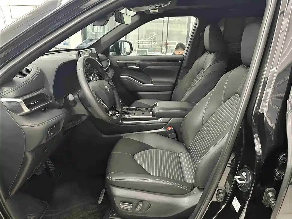 Crown Land Cruiser 2023 2.5L HEV 4WD Premium Edition — миниатюра 9