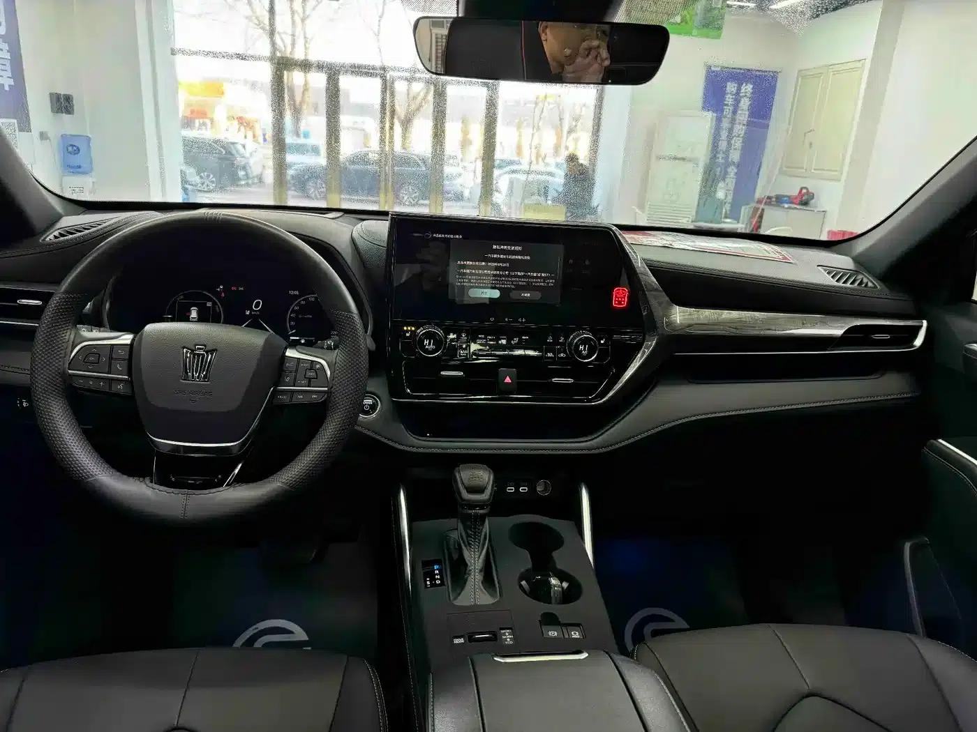 Crown Land Cruiser 2024 2.5L HEV 4WD Premium Edition — миниатюра 6