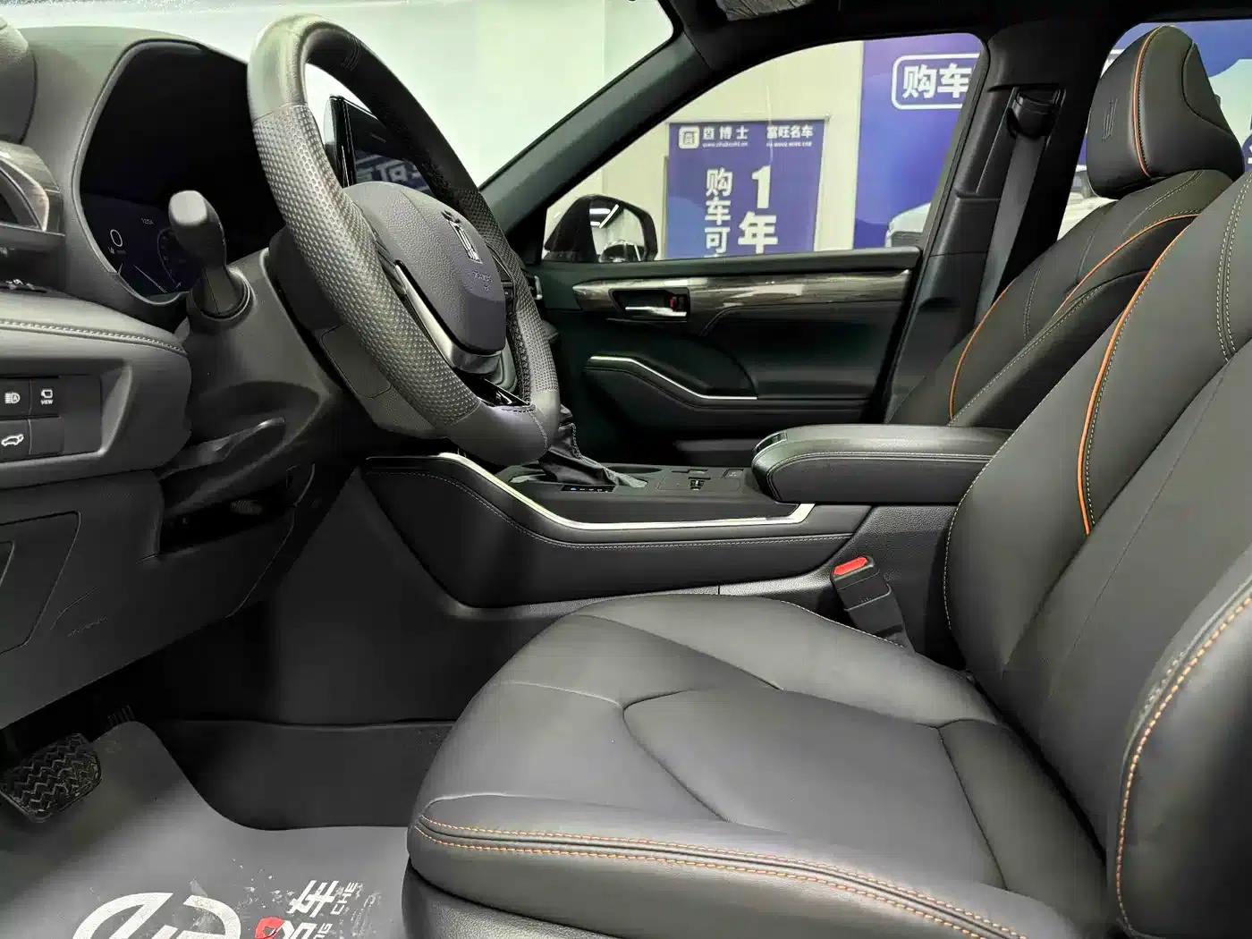 Crown Land Cruiser 2024 2.5L HEV 4WD Premium Edition — миниатюра 8