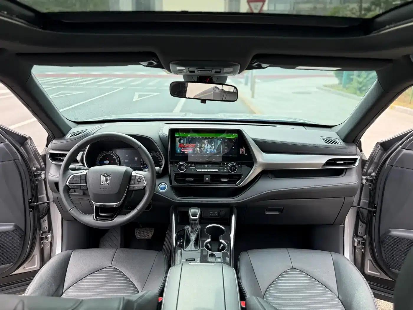 Crown Land Cruiser 2023 2.5L HEV 4WD Luxury Edition — миниатюра 11