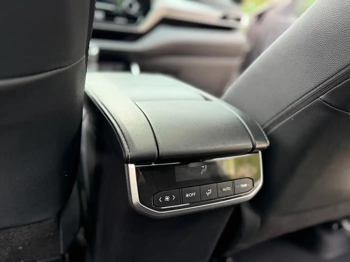 Crown Land Cruiser 2023 2.5L HEV 4WD Luxury Edition — миниатюра 16