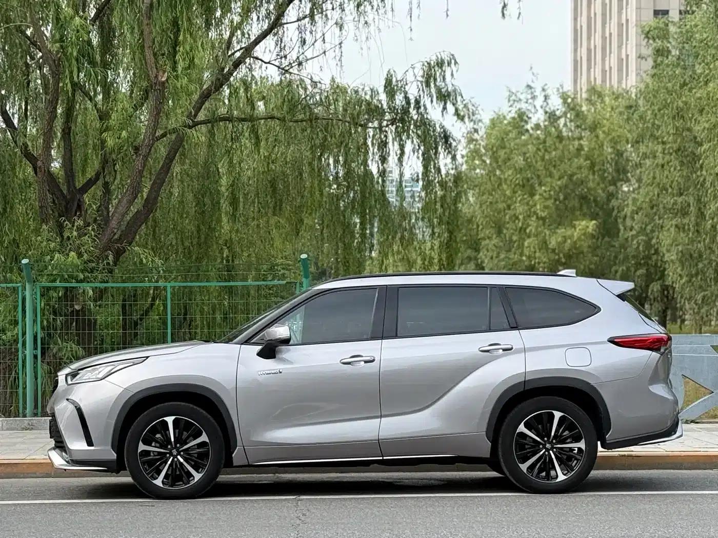 Crown Land Cruiser 2023 2.5L HEV 4WD Luxury Edition — миниатюра 7