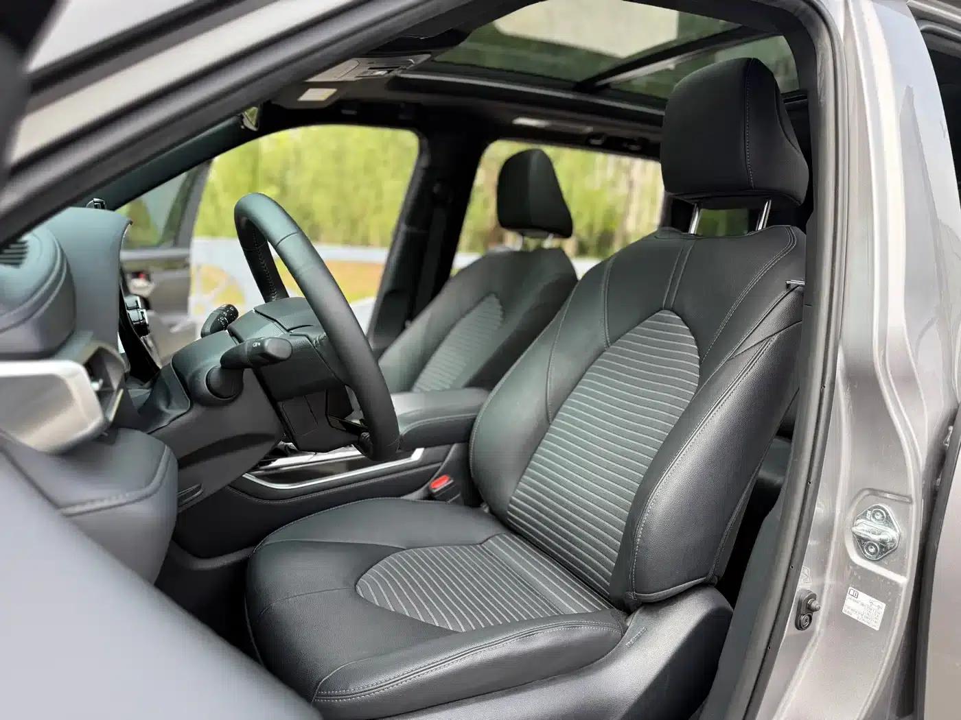 Crown Land Cruiser 2023 2.5L HEV 4WD Luxury Edition — миниатюра 10