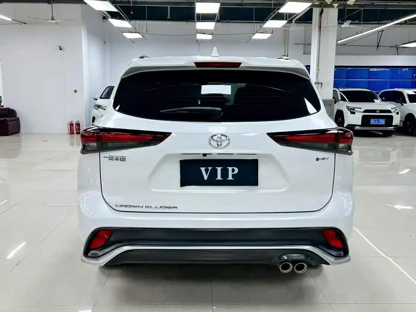 Crown Land Cruiser 2026 2.5L HEV 4WD Luxury Edition — миниатюра 8