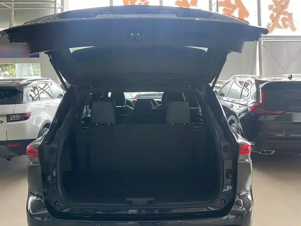 Crown Land Cruiser 2022 2.5L HEV 4WD Luxury Edition — миниатюра 17