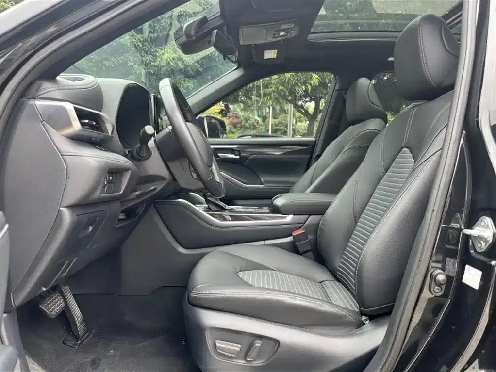 Crown Land Cruiser 2022 2.5L HEV 4WD Luxury Edition — миниатюра 20