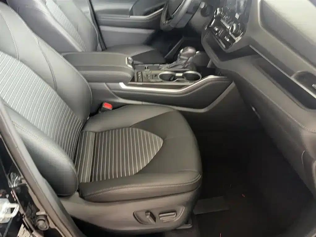 Crown Land Cruiser 2022 2.5L HEV 4WD Luxury Edition — миниатюра 3