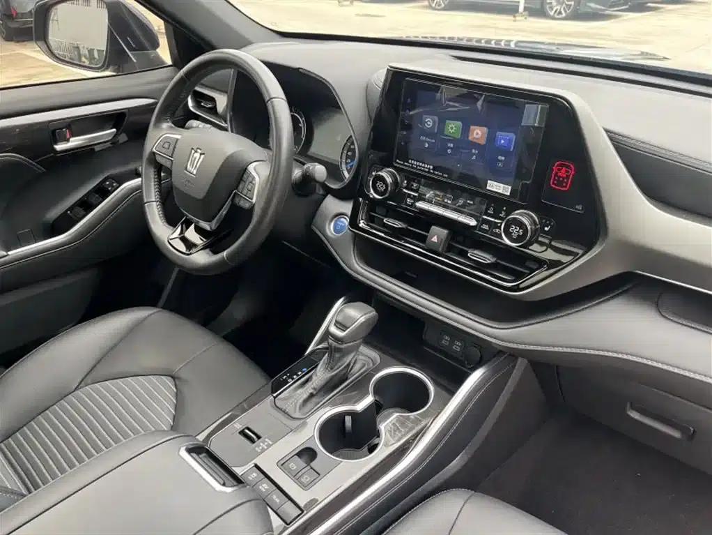 Crown Land Cruiser 2022 2.5L HEV 4WD Luxury Edition — миниатюра 21